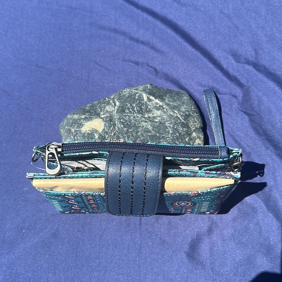 NWOT Sakroots olympic smartphone crossbody purse 3 in 1 wallet bag teal - Picture 3 of 5